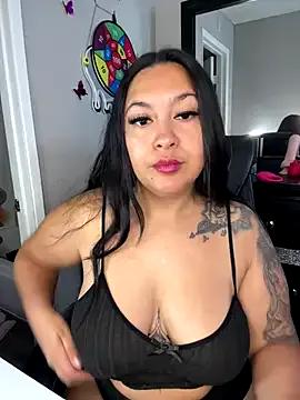 latina_curvy22 on StripChat