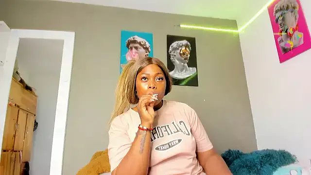 Lilybaudinx96 on StripChat 