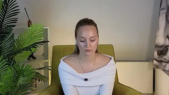 LorinaNhatsavang — take the strap off my top