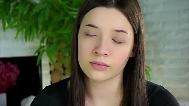 LowOncoming on StripChat 