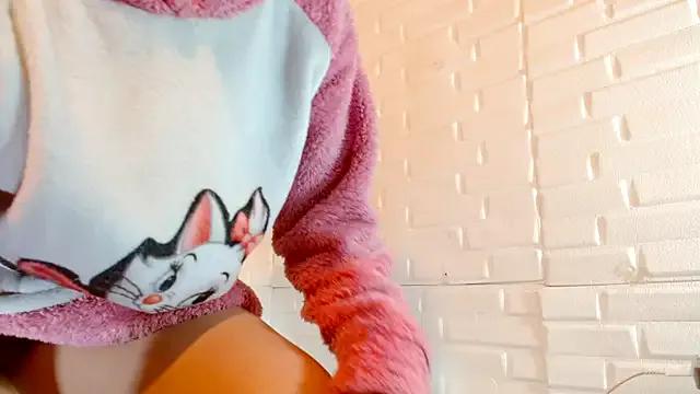 Luna_7_777 on StripChat