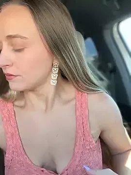 lunagirl13 on StripChat