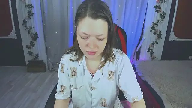Lunar_Lily — massage tits close to cam