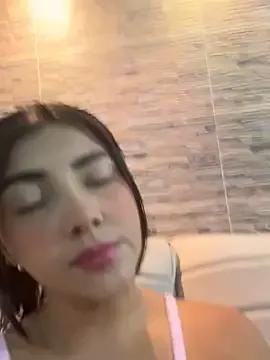 Lupe_19 on StripChat