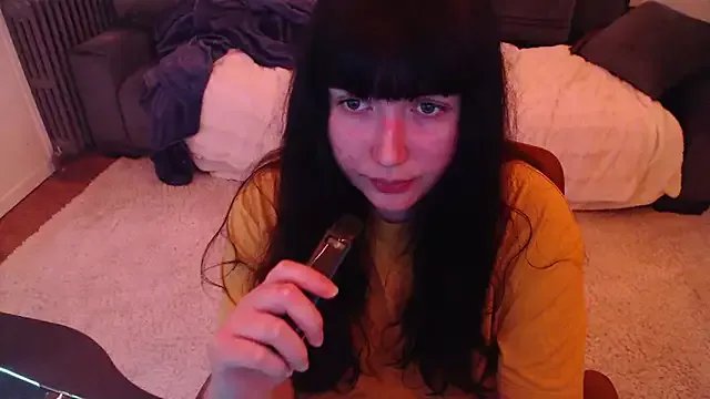 Lynylou on StripChat