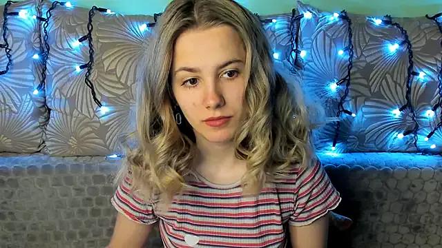MaggieCake on StripChat 