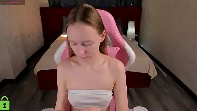 Mia_E1fie — Licking finger