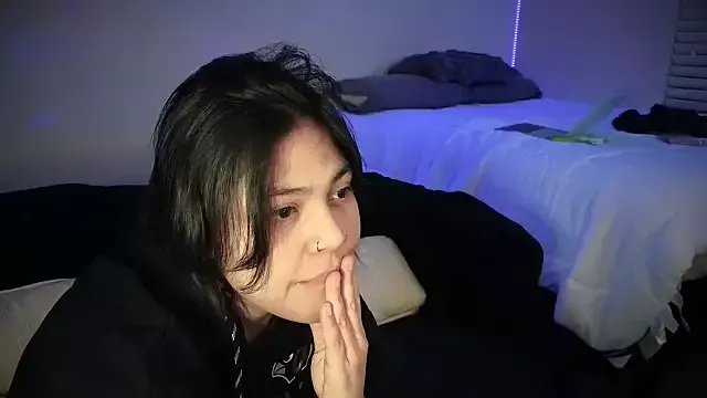 miacanela_xo on StripChat