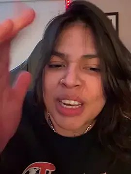 miacanela_xo on StripChat