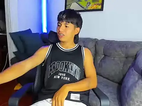 Mikke18 on StripChat