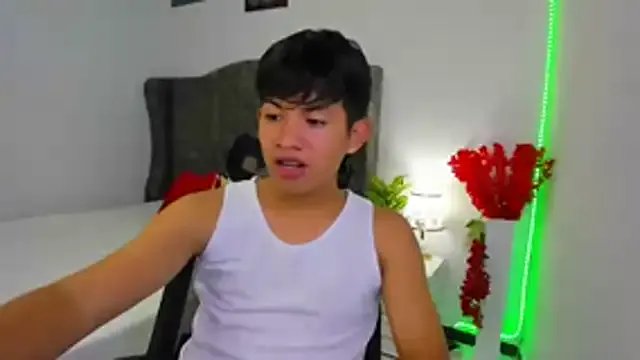 Mikke18 on StripChat