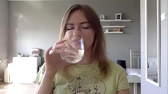 MillieShow on StripChat 