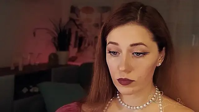 MissBeverlyMills from StripChat