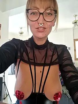 MissMialicious on StripChat 