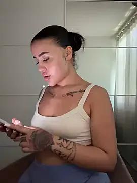 Missmilawild on StripChat 