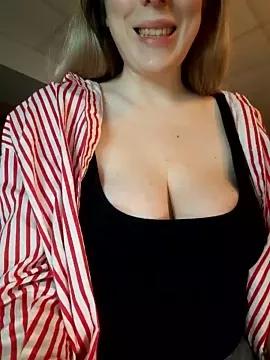 MommmyYummy on StripChat 