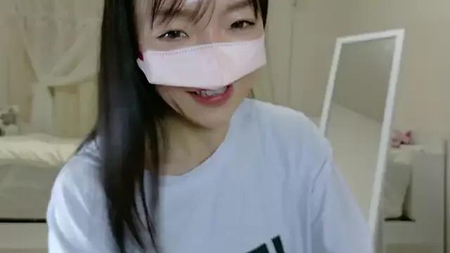 momochan88 on StripChat 