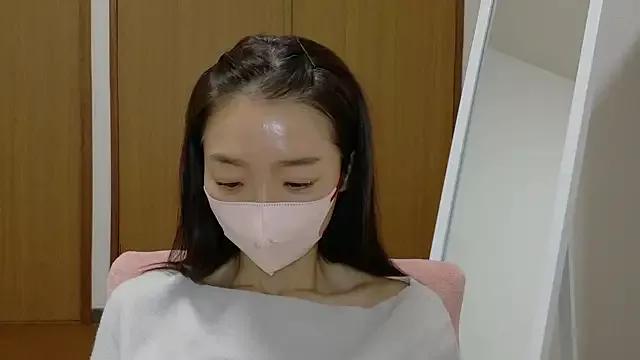 momochan88 on StripChat 