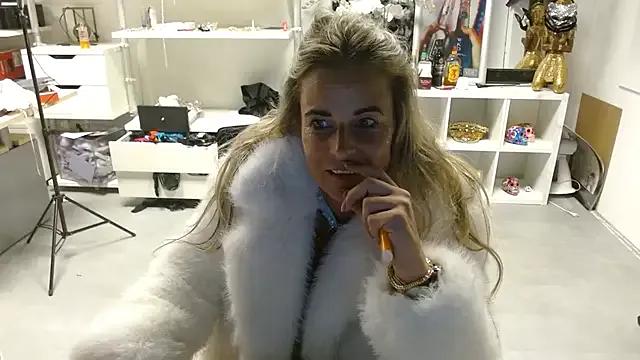 MystiqueMaven from StripChat