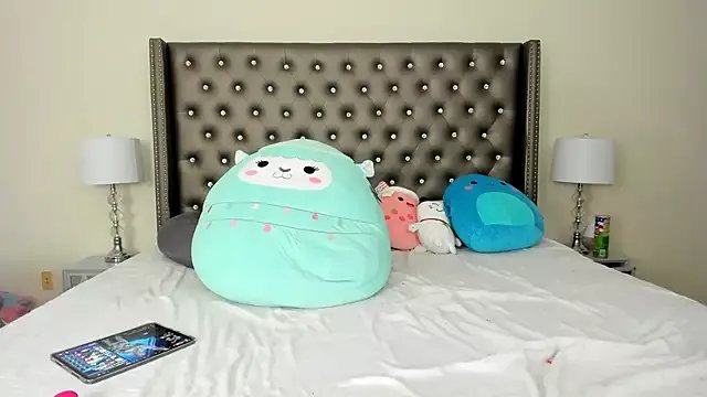 NadiaLyla on StripChat