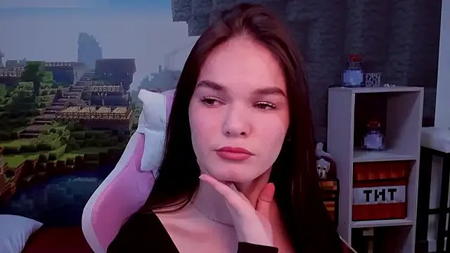 NicoleBrook — a kiss in the cam