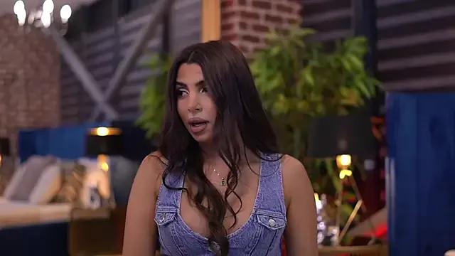 NicoleCellini on StripChat