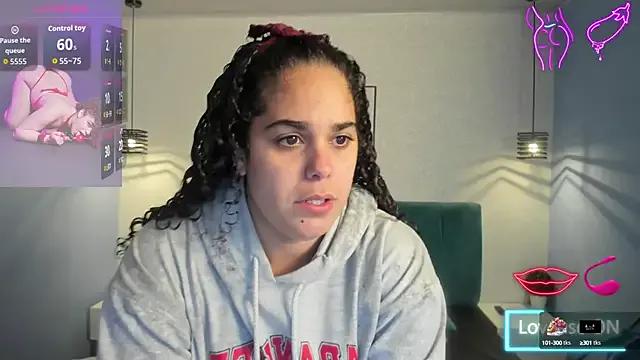 ninna_curly on StripChat