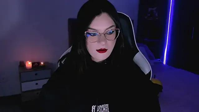 OphelianaRose33 on StripChat