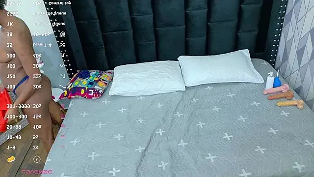 petitelittleebony on StripChat