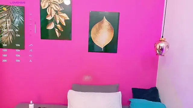 petitelittleebony on StripChat