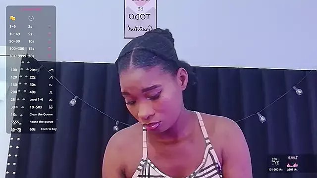 petitelittleebony on StripChat