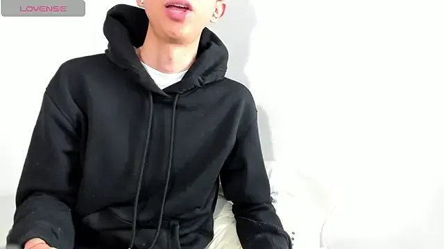 philip_twinkk on StripChat