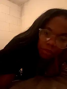 PrettahSantos from StripChat