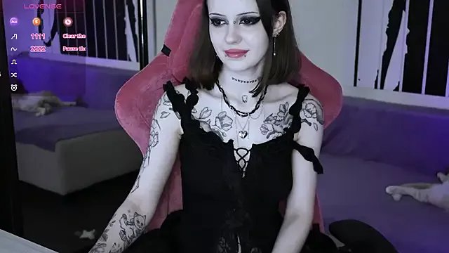 prettybones on StripChat