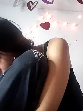 Queen_Ashly — Fingers in pussy