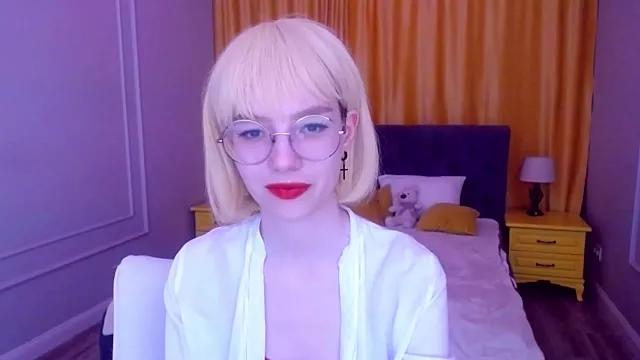 RiskyBeauty_1 from StripChat is Freechat
