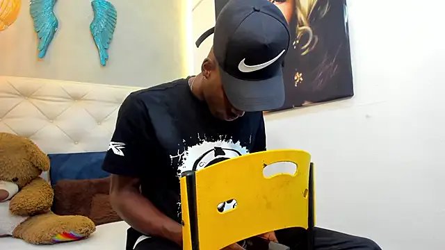 royce_ebony on StripChat