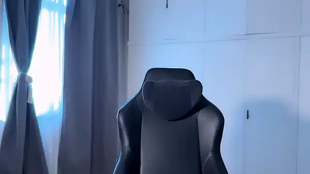 SasukeUhchiaa from StripChat