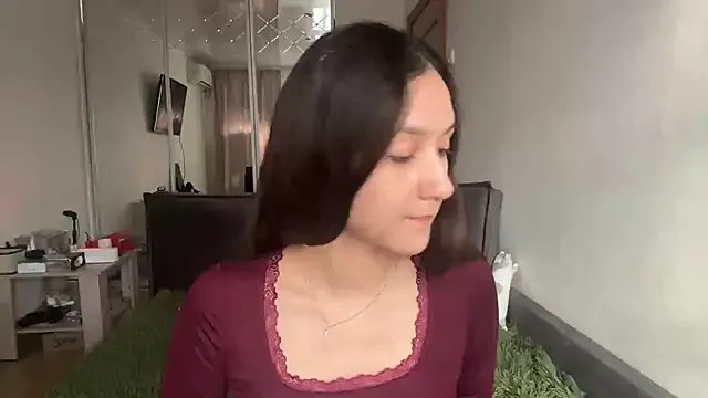 SelinaNoir — top off and play with nipples