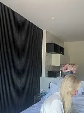 SunnyShiney from StripChat