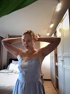 The_Snowwhitee on StripChat