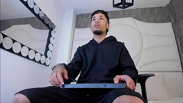 Thiagoferreti on StripChat