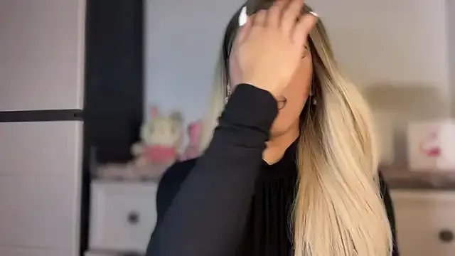 Ts_glamxx — I NEED SOMEONE TO CUDDLE <3