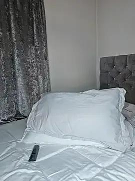UK_bella on StripChat