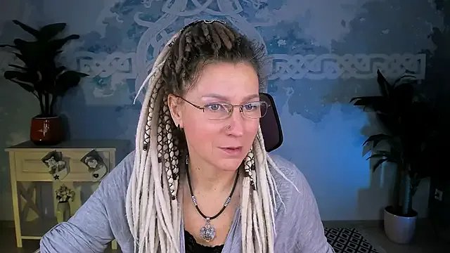 UmaSpace — look at my sexy feet