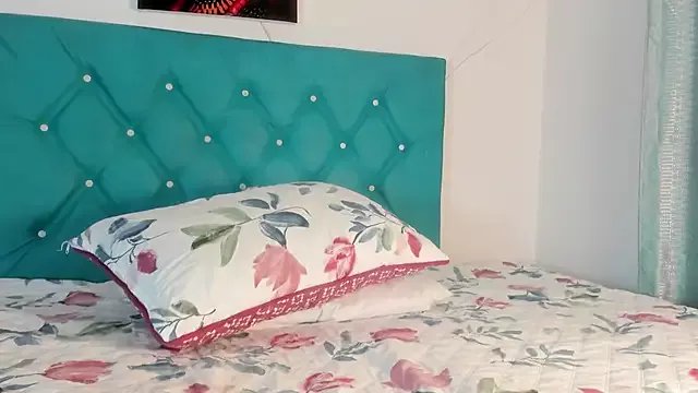 Vahiolet_smith on StripChat