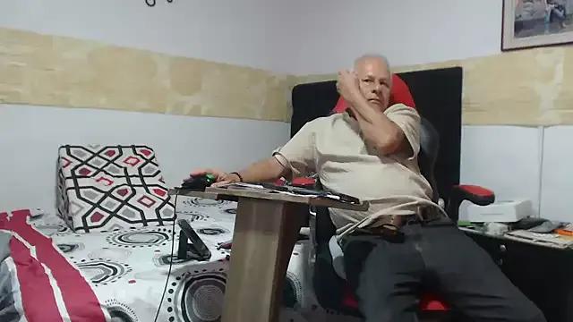 VALENTINO1983_ from StripChat