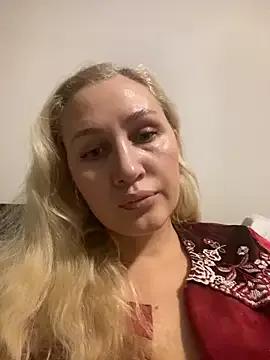 YourBlondee from StripChat
